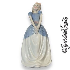 Elegant 5.5-Inch Porcelain Figurine of a Young Lady